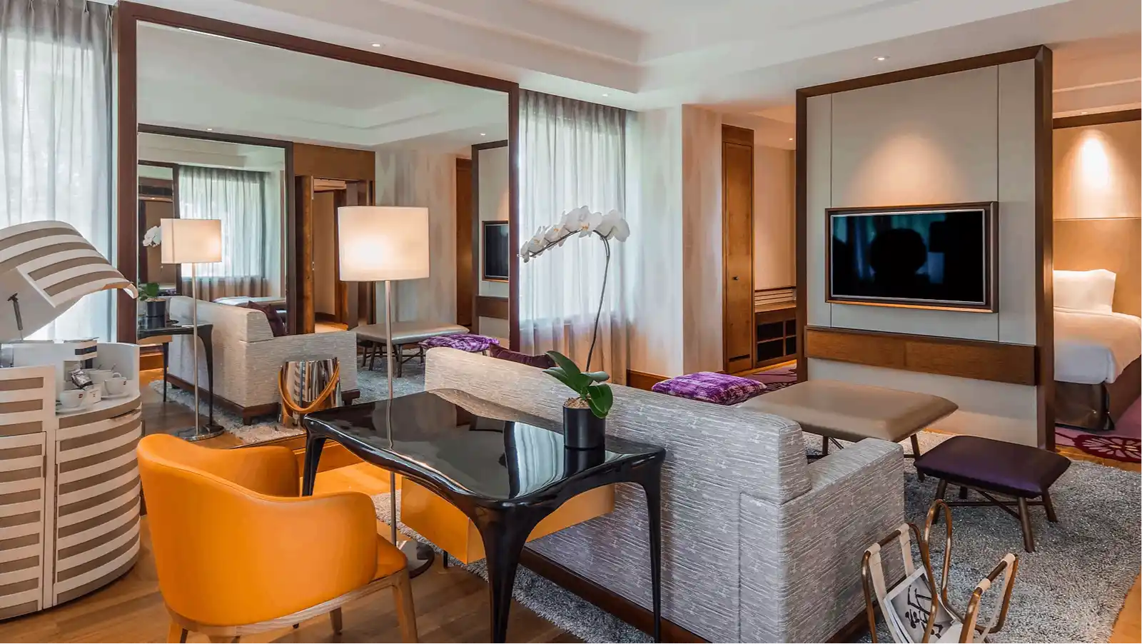 Junior Suite (Separate Bedroom & Living Area), 1 King-Size Bed